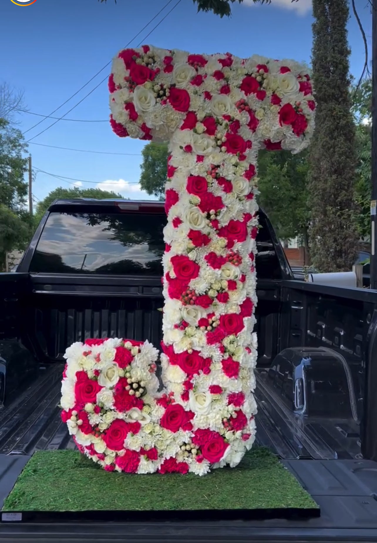 Te Adoro 4ft Floral Arrangement
